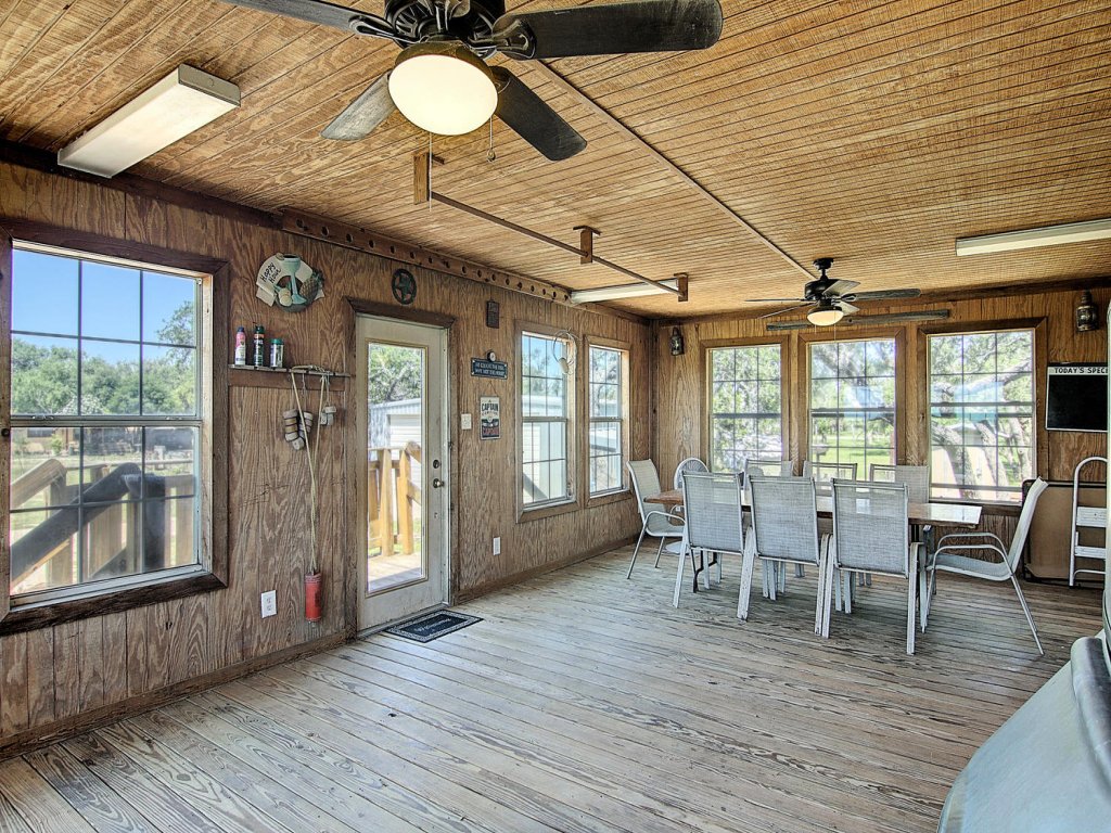 Fantasy Oaks Lodge Vacation Rental in Texas - RedAwning