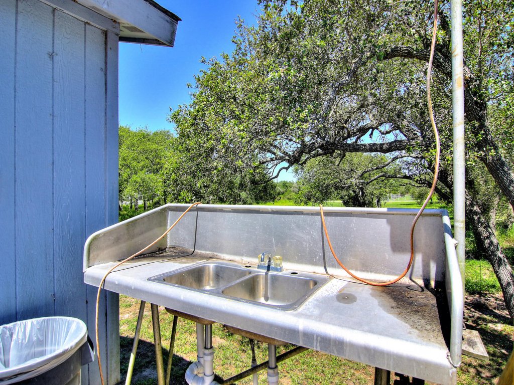 Fantasy Oaks Lodge Vacation Rental in Texas - RedAwning