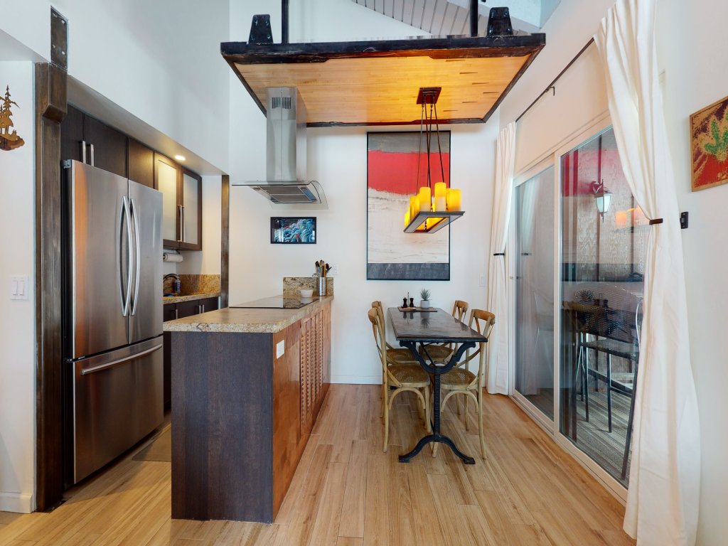 Mammoth Estates 106 Charming Studio, Amazing location, Walk to The Village Gondola Vacation Rental in Mammoth Lakes - RedAwning