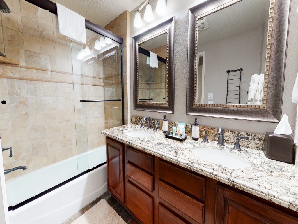 Silver Bear 30 Walk to Canyon Lodge, Modern and Clean, Private Washer Dryer Vacation Rental in Mammoth Lakes - RedAwning