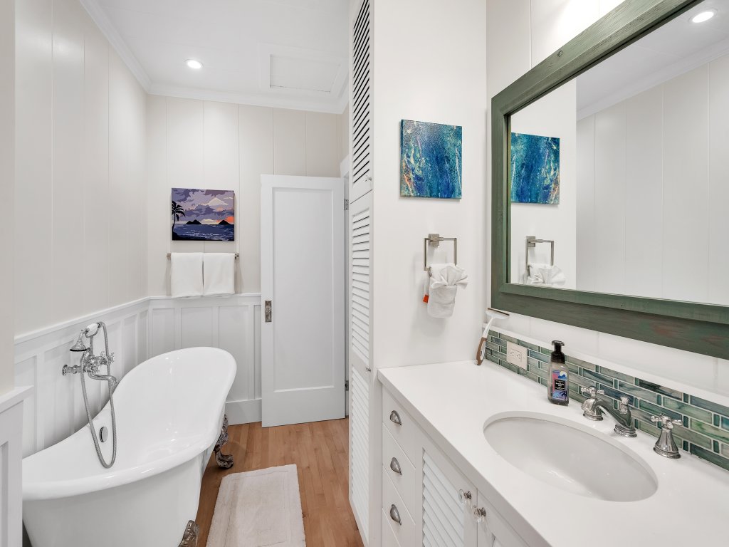 Gorgeous Renovated 1937 Plantation Style Beach House 50 Steps to the Beach Vacation Rental in Kailua - RedAwning