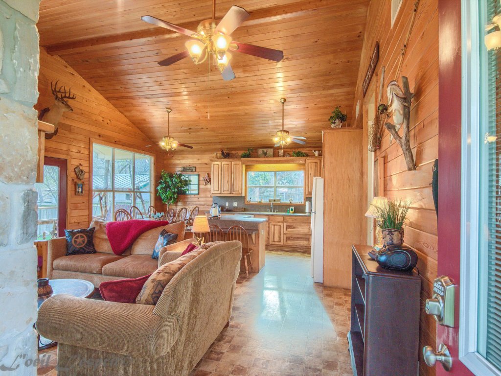 RR 9084B3 Texas Blue Wagon Vacation Rental in New Braunfels - RedAwning