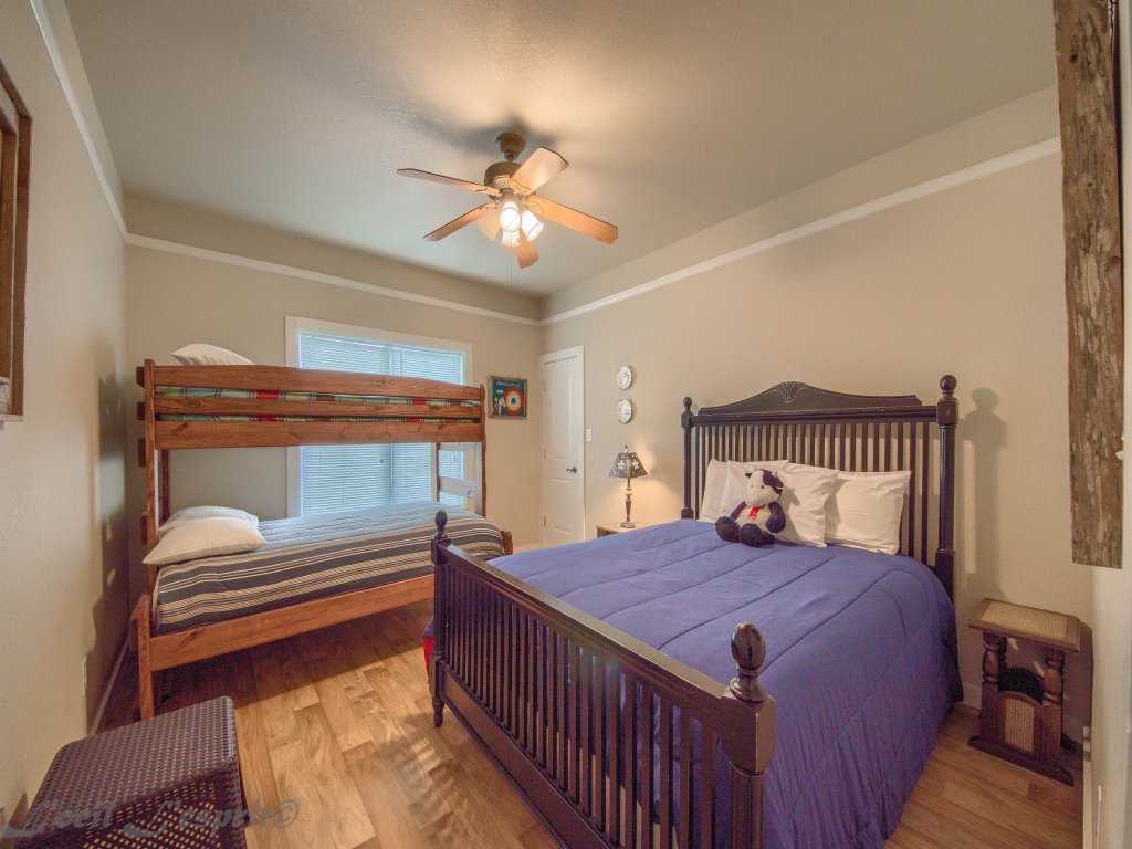 RR 9084B3 Texas Blue Wagon Vacation Rental in New Braunfels - RedAwning