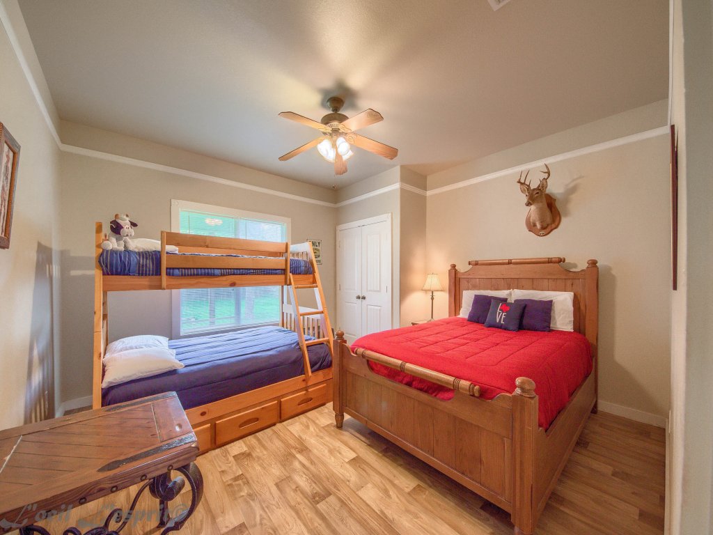 RR 9084B3 Texas Blue Wagon Vacation Rental in New Braunfels - RedAwning
