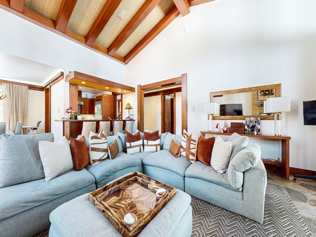 Obsidian 7 Deluxe 5000 sq ft House, Private Jacuzzi and Movie Theater, Close to Eagle Vacation Rental in Mammoth Lakes - RedAwning