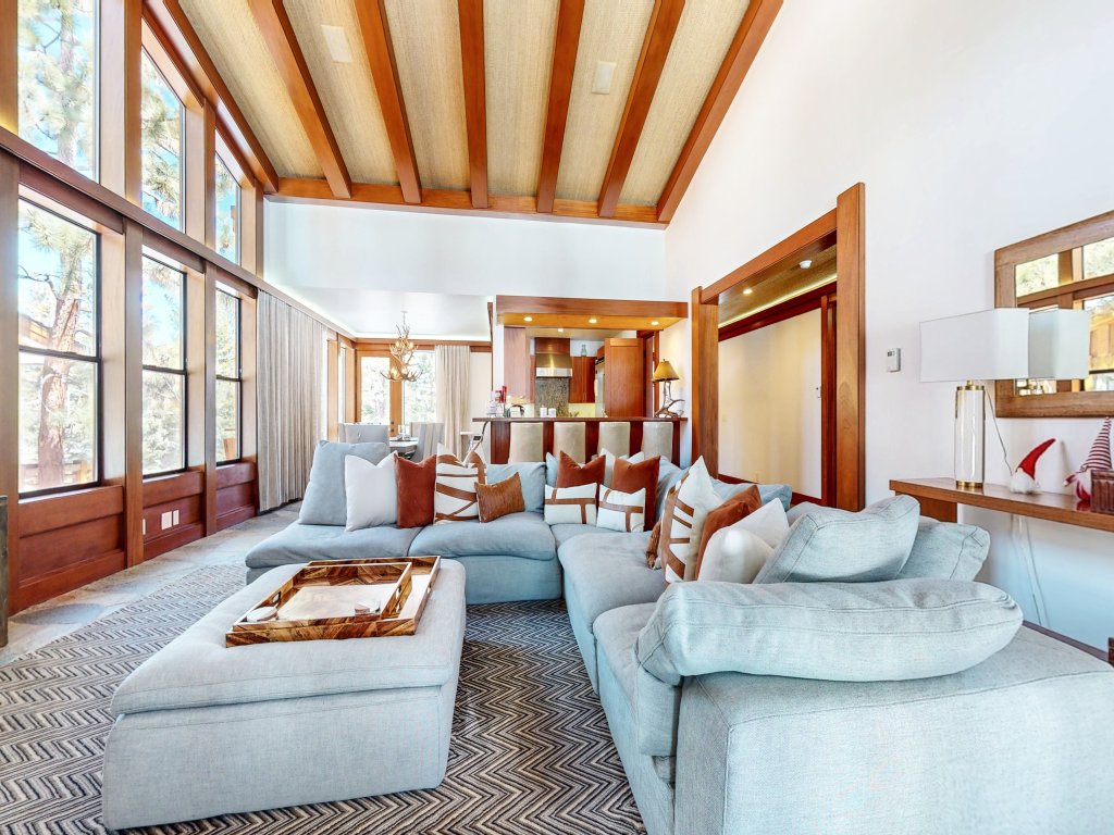 Obsidian 7 Deluxe 5000 sq ft House, Private Jacuzzi and Movie Theater, Close to Eagle Vacation Rental in Mammoth Lakes - RedAwning