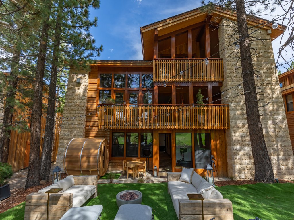 Obsidian 7 Deluxe 5000 sq ft House, Private Jacuzzi and Movie Theater, Close to Eagle Vacation Rental in Mammoth Lakes - RedAwning