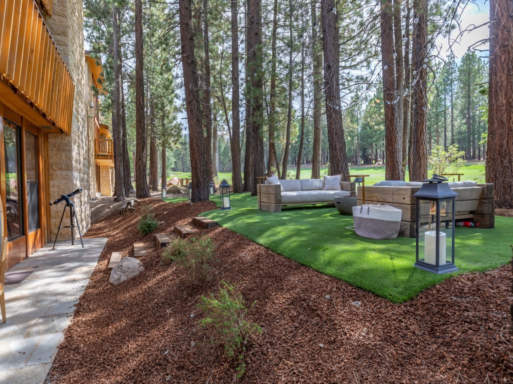 Obsidian 7 Deluxe 5000 sq ft House, Private Jacuzzi and Movie Theater, Close to Eagle Vacation Rental in Mammoth Lakes - RedAwning