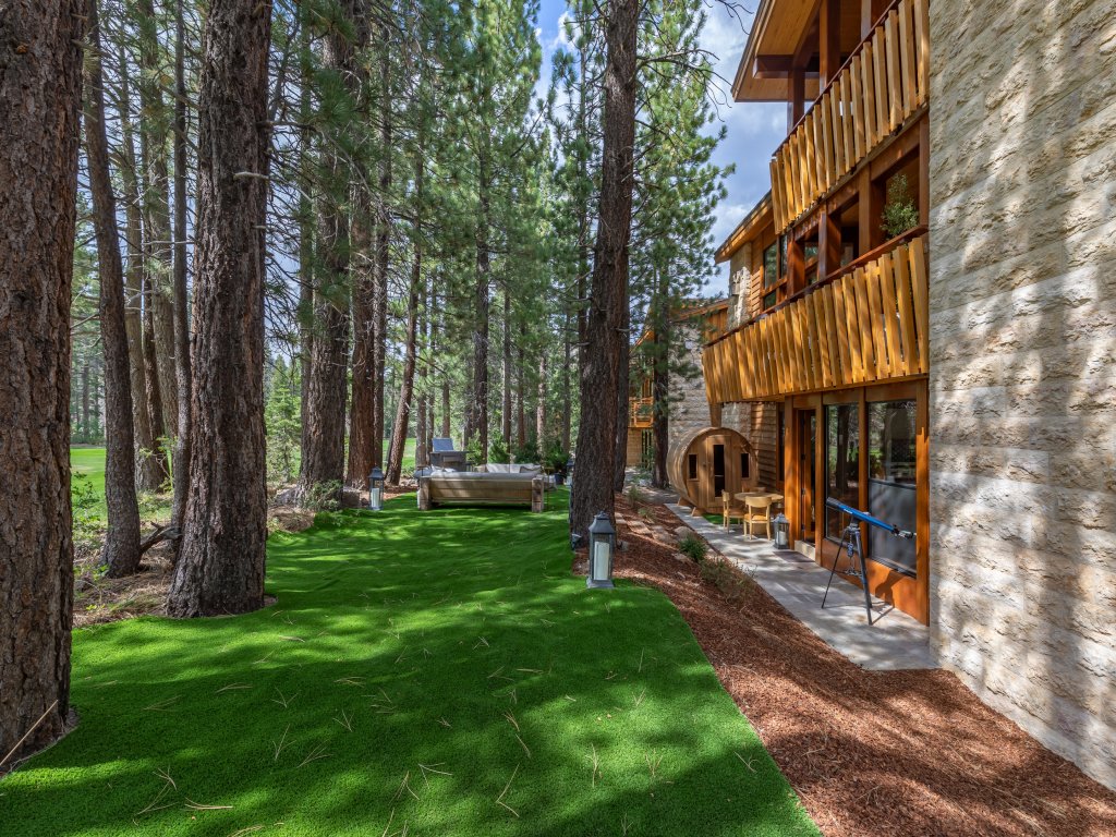 Obsidian 7 Deluxe 5000 sq ft House, Private Jacuzzi and Movie Theater, Close to Eagle Vacation Rental in Mammoth Lakes - RedAwning