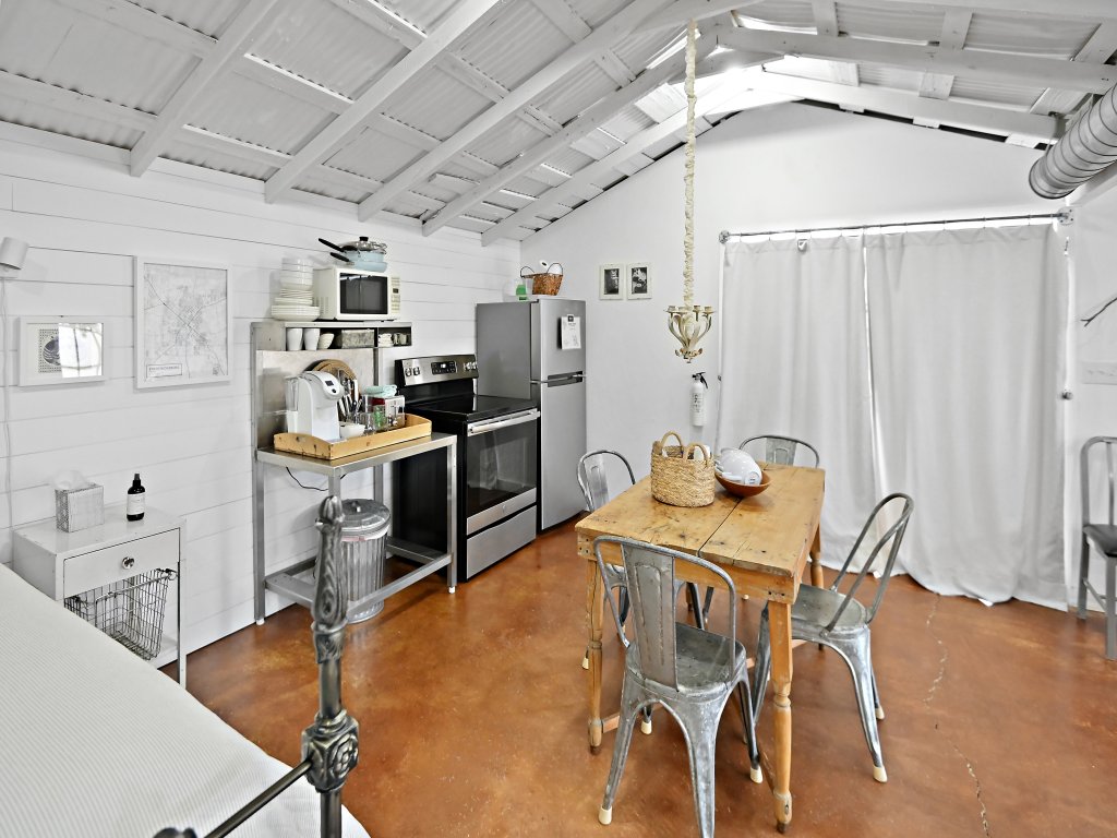 Gastehaus 402 Vacation Rental in Fredericksburg - RedAwning