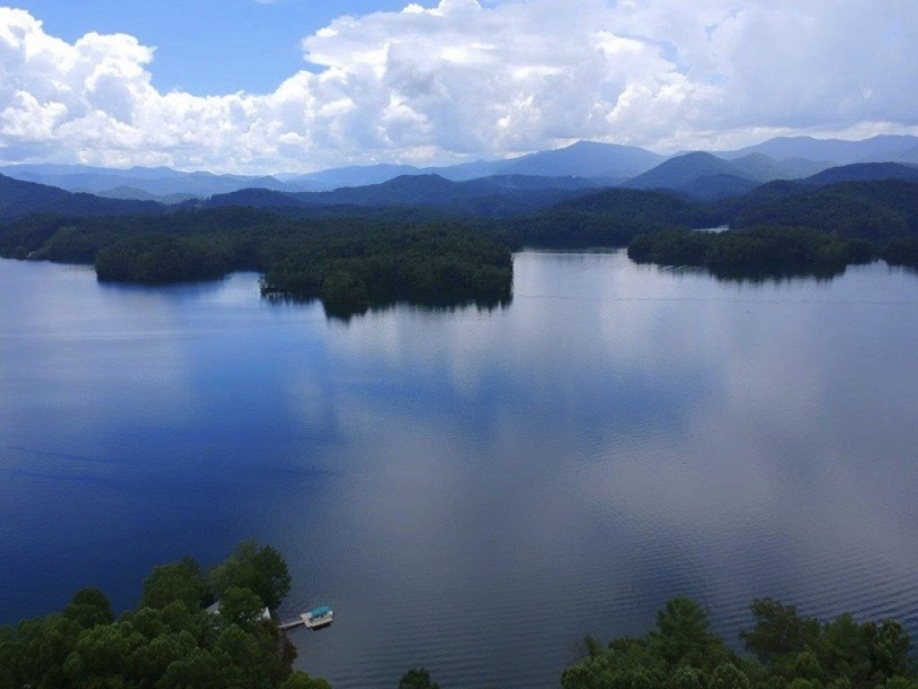 Bear's View Smokey Mountains / Lake Santeetlah Vacation Rental in North Carolina - RedAwning