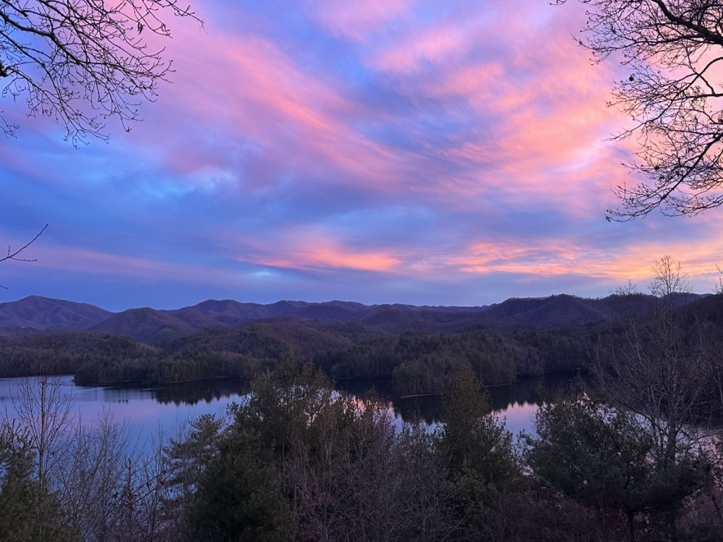 Bear's View Smokey Mountains / Lake Santeetlah Vacation Rental in North Carolina - RedAwning