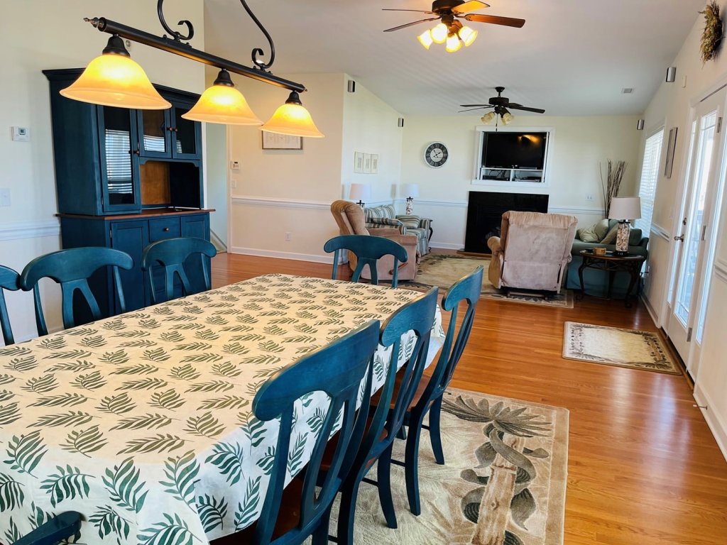 Holden' A Full House / 187 Brunswick Ave West Vacation Rental in Holden Beach - RedAwning