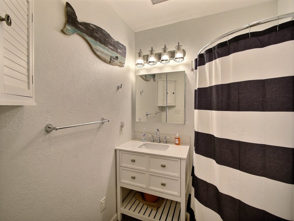 35 SEA SEITZ Vacation Rental in Hatteras - RedAwning