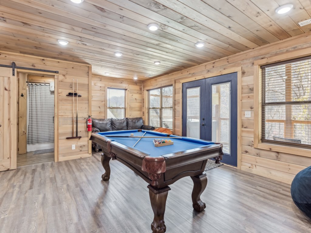 Hawkeye Ridge Vacation Rental in Sevierville - RedAwning
