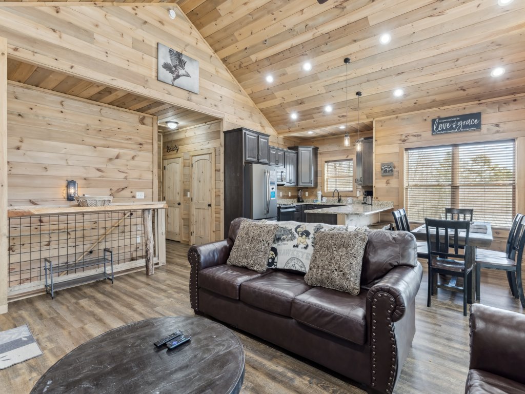 Hawkeye Ridge Vacation Rental in Sevierville - RedAwning
