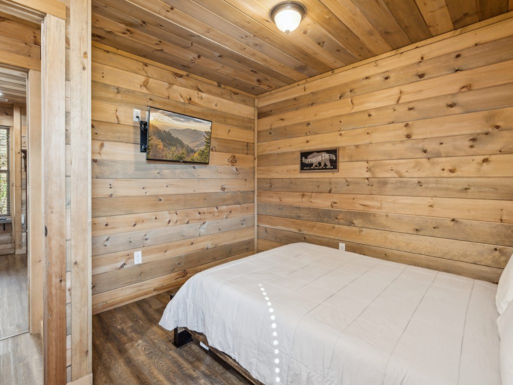 Hawkeye Ridge Vacation Rental in Sevierville - RedAwning