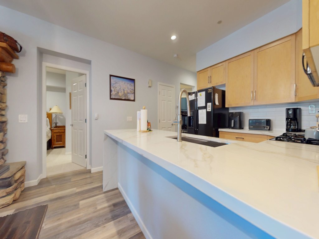 Mammoth Green 102 Amazing Unit, 300 Yards to Eagle Lifts Underground Parking Vacation Rental in Mammoth Lakes - RedAwning