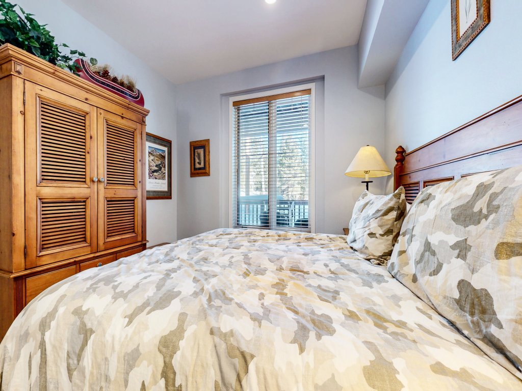 Mammoth Green 102 Amazing Unit, 300 Yards to Eagle Lifts Underground Parking Vacation Rental in Mammoth Lakes - RedAwning