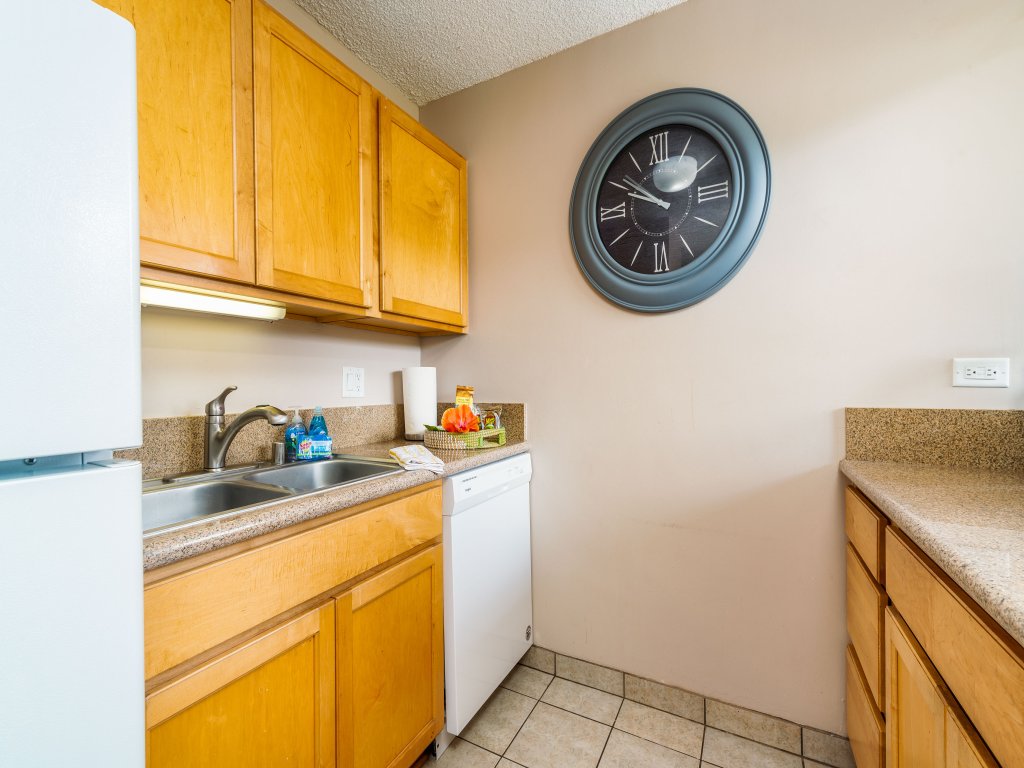 Kahana Manor 418 1 Bedroom Condo Vacation Rental in Lahaina - RedAwning