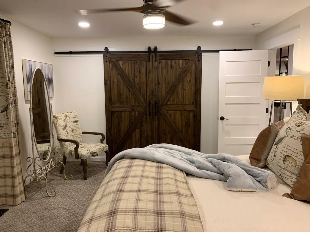 Boyd Harvey Main House and Carriage House Vacation Rental in Tennessee - RedAwning