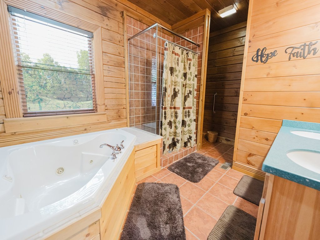 Absolute Bearadise Vacation Rental in Sevierville - RedAwning