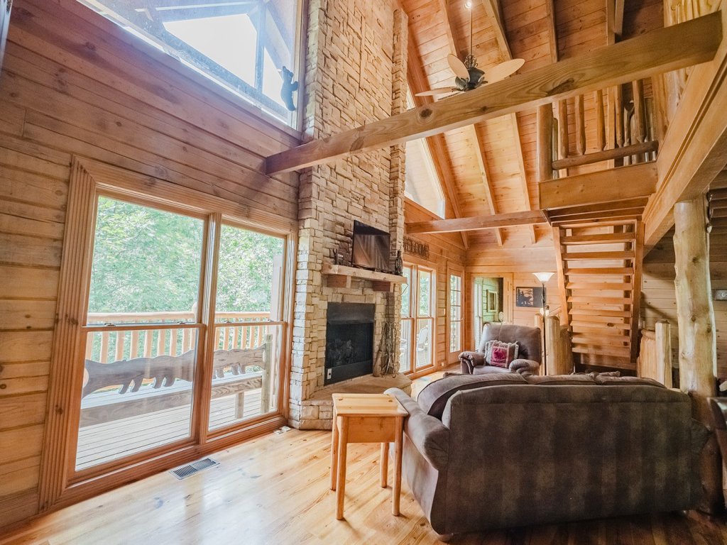 Absolute Bearadise Vacation Rental in Sevierville - RedAwning