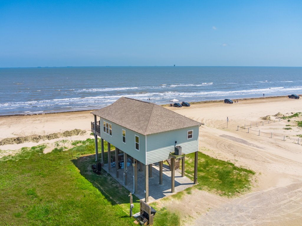 The Shore House Vacation Rental in Texas - RedAwning