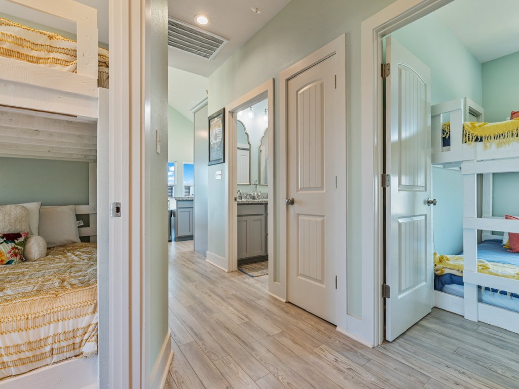 The Shore House Vacation Rental in Texas - RedAwning