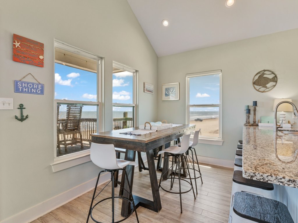 The Shore House Vacation Rental in Texas - RedAwning