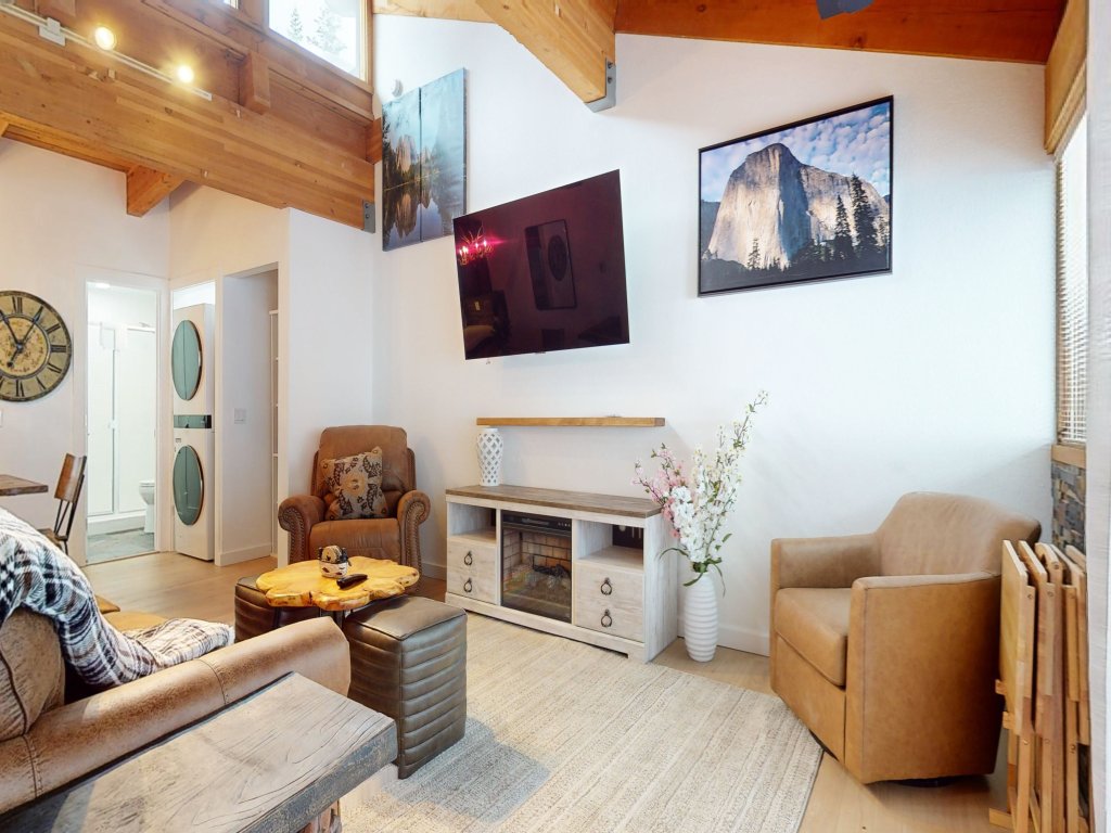 Mammoth Estates 134 Rustic and Cozy, Light and Bright with Wood Burning Fireplace Vacation Rental in Mammoth Lakes - RedAwning