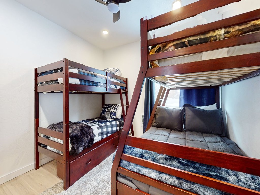 Mammoth Estates 134 Rustic and Cozy, Light and Bright with Wood Burning Fireplace Vacation Rental in Mammoth Lakes - RedAwning