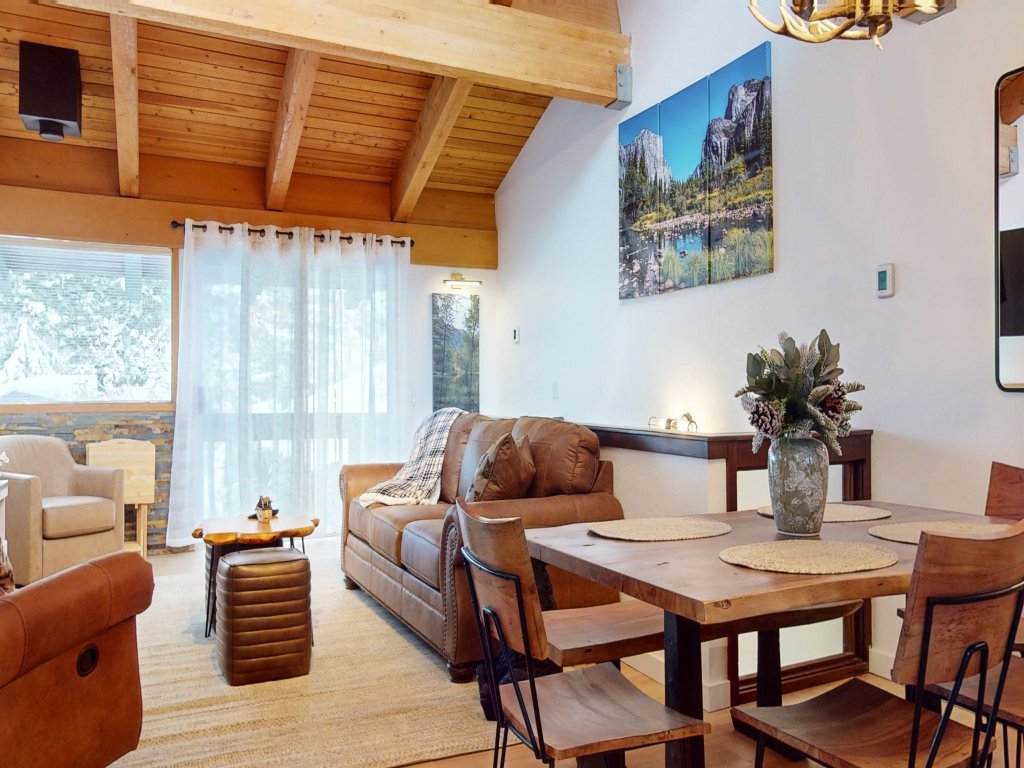Mammoth Estates 134 Rustic and Cozy, Light and Bright with Wood Burning Fireplace Vacation Rental in Mammoth Lakes - RedAwning