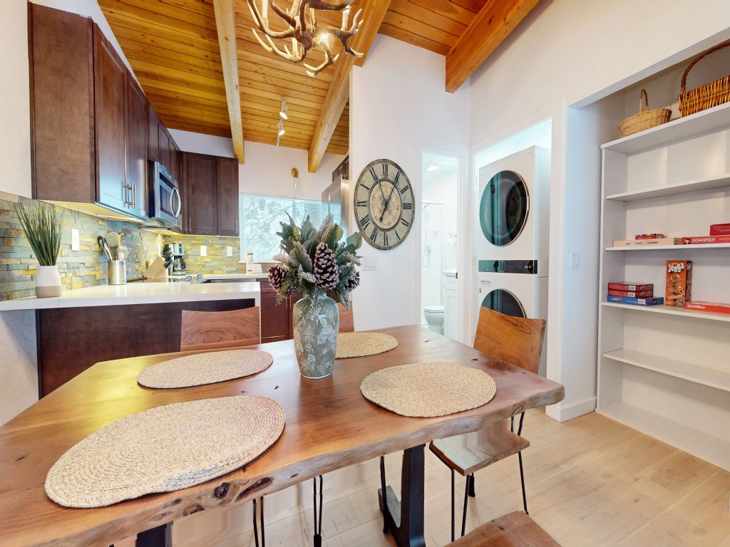Mammoth Estates 134 Rustic and Cozy, Light and Bright with Wood Burning Fireplace Vacation Rental in Mammoth Lakes - RedAwning