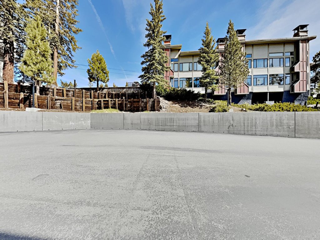 Deluxe Condo Just Steps to Mammoth Mountain - Close to Ski Slopes and Free Village Gondola! (Unit 511 at 1849 Condos) Vacation Rental in Mammoth Lakes - RedAwning