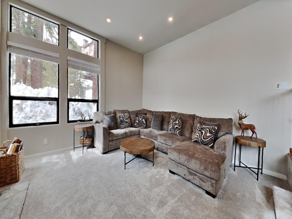 Deluxe Condo Just Steps to Mammoth Mountain - Close to Ski Slopes and Free Village Gondola! (Unit 511 at 1849 Condos) Vacation Rental in Mammoth Lakes - RedAwning