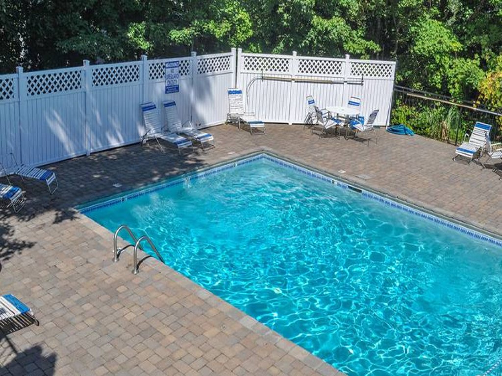 Creekside Manor Too Vacation Rental in Gatlinburg - RedAwning