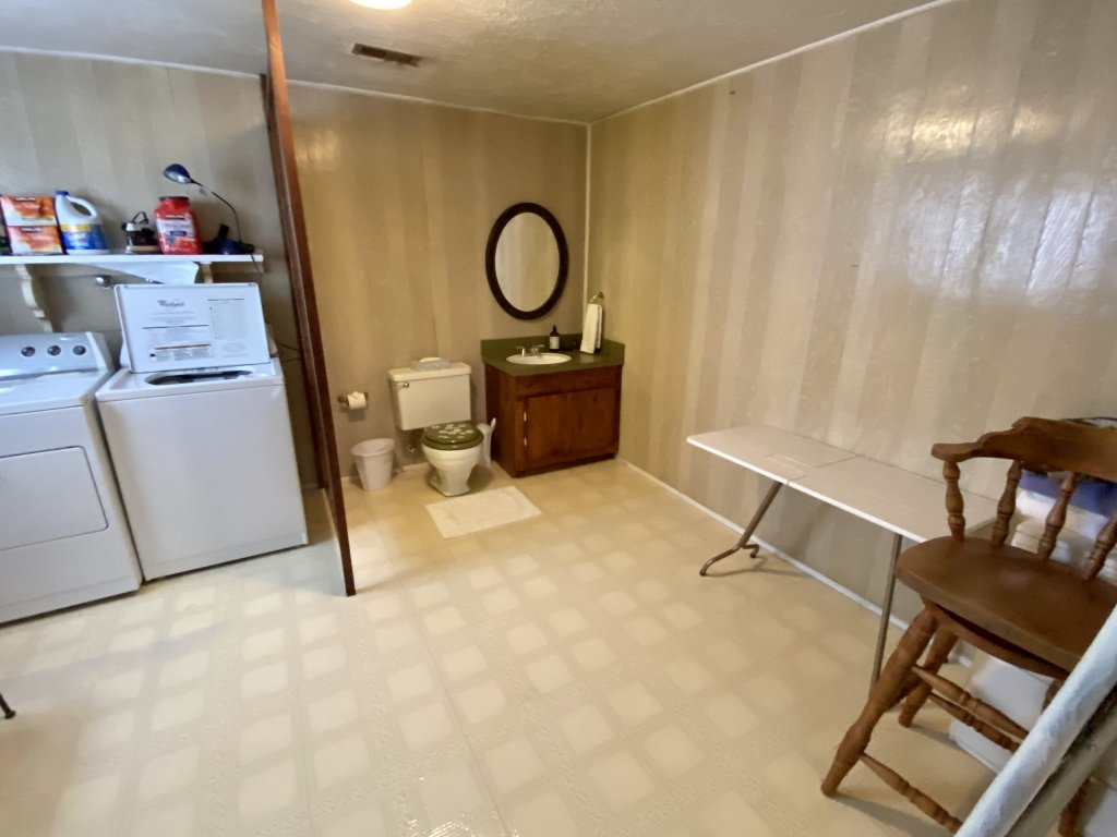 Hollinshead Haven Home with BBQ & Free Wifi - 30 days min Vacation Rental in Bend - RedAwning