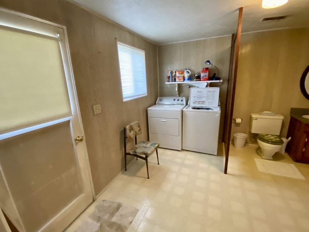 Hollinshead Haven Home with BBQ & Free Wifi - 30 days min Vacation Rental in Bend - RedAwning