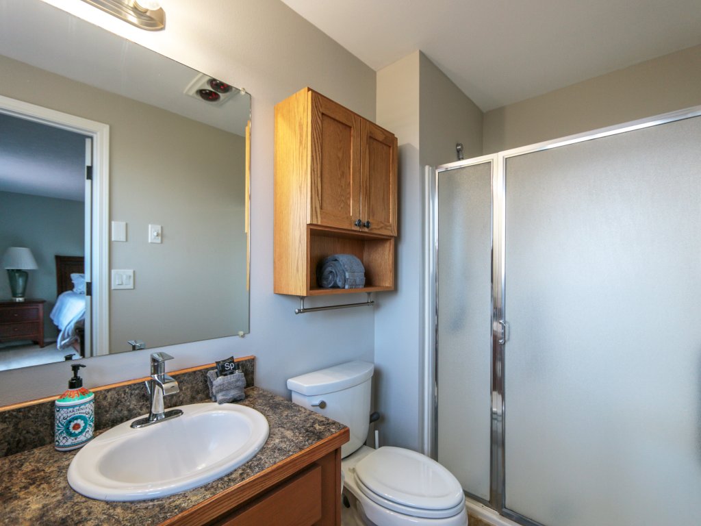 Quail On Sunset Vacation Rental in Hood River - RedAwning