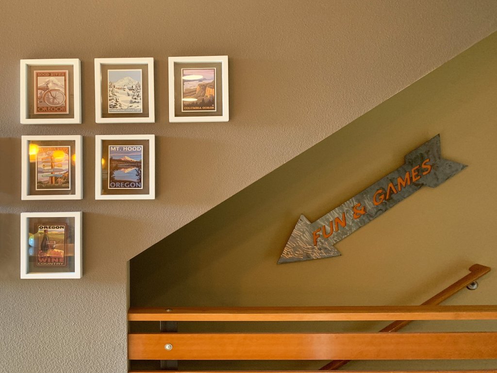 Sophisticated Urban Loft Townhouse with BBQ on the Deck Vacation Rental in Hood River - RedAwning