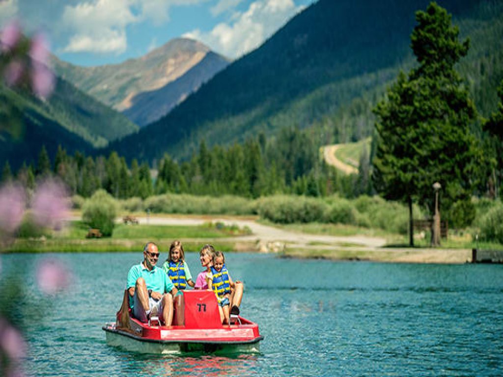 Premiere 2Br Townhome - Shuttle to Slopes. Kids Ski Free! Vacation Rental in Keystone - RedAwning