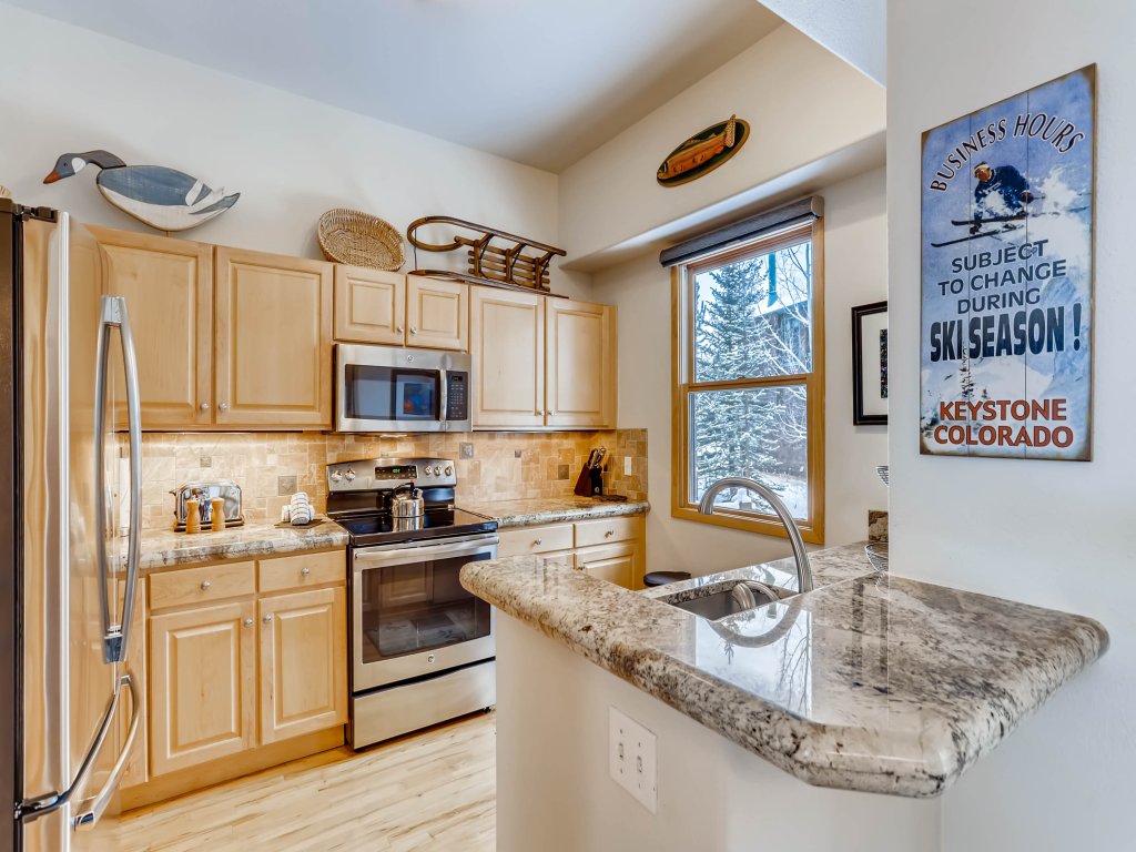 Premiere 2Br Townhome - Shuttle to Slopes. Kids Ski Free! Vacation Rental in Keystone - RedAwning