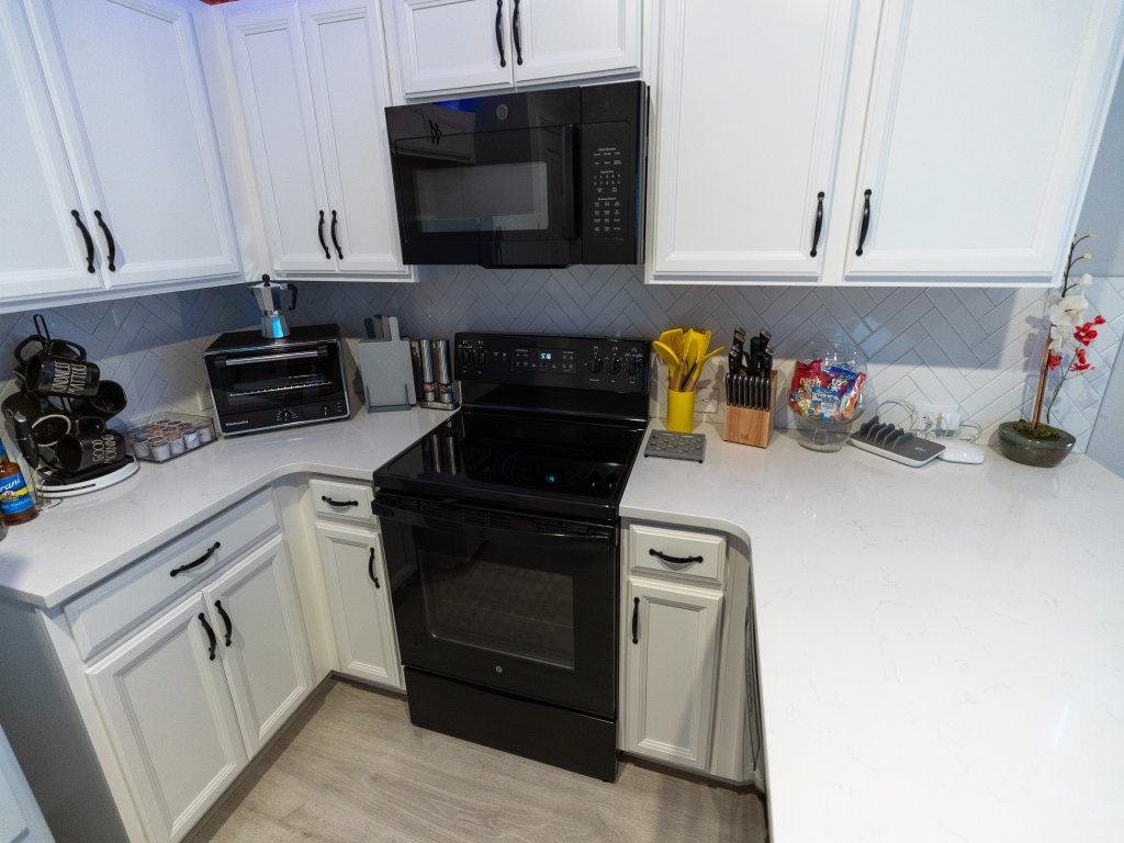 Pet Friendly Modern Zen Studio Retreat with Hot Tub Vacation Rental in Orlando - RedAwning