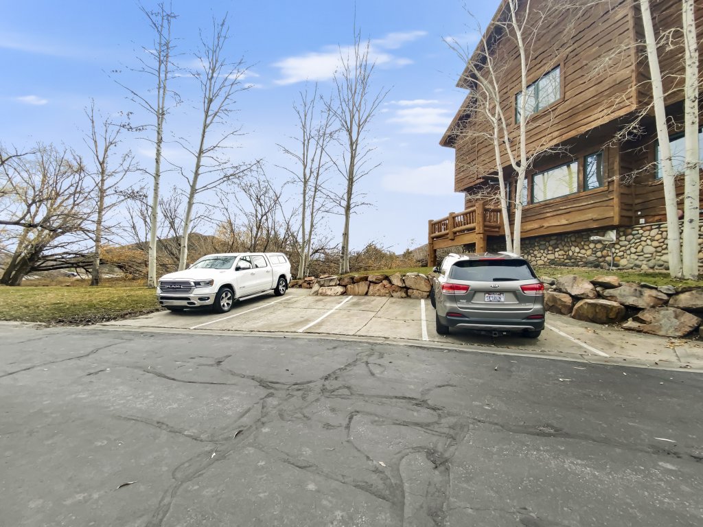6A Timberwolf lodge cabin vibe cozy stay with hot tub Vacation Rental in Park City - RedAwning