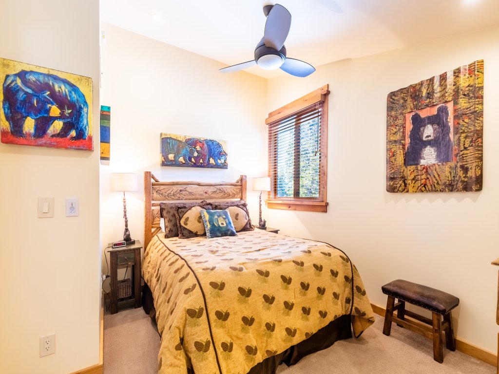 Beautiful Mountain 2 Bedroom Ski-In/Ski-Out in Ski Trails Vacation Rental in Northstar - RedAwning