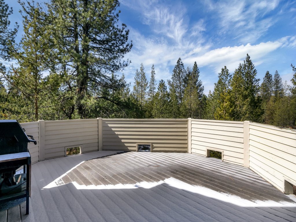 8 Crag Home with Private Indoor Hot Tub, Bike is Provided for Outdoor Activities Vacation Rental in Sunriver - RedAwning