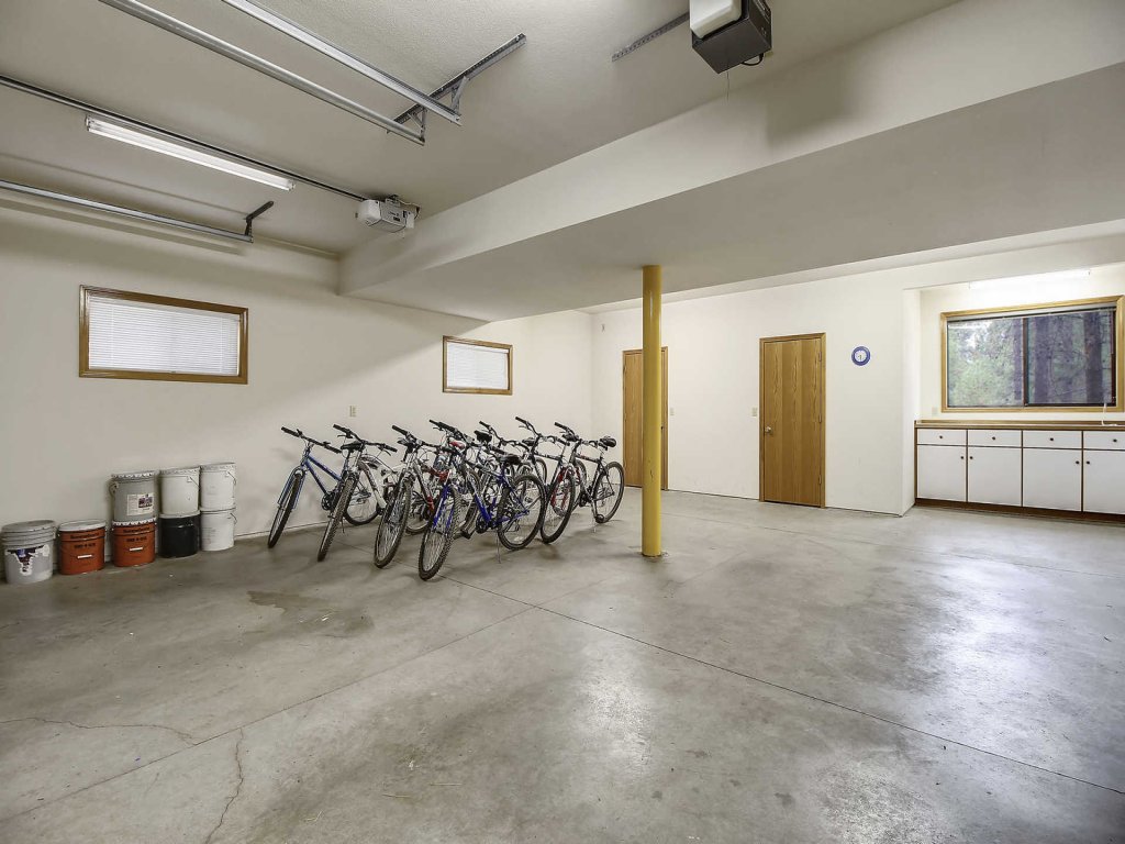 8 Crag Home with Private Indoor Hot Tub, Bike is Provided for Outdoor Activities Vacation Rental in Sunriver - RedAwning
