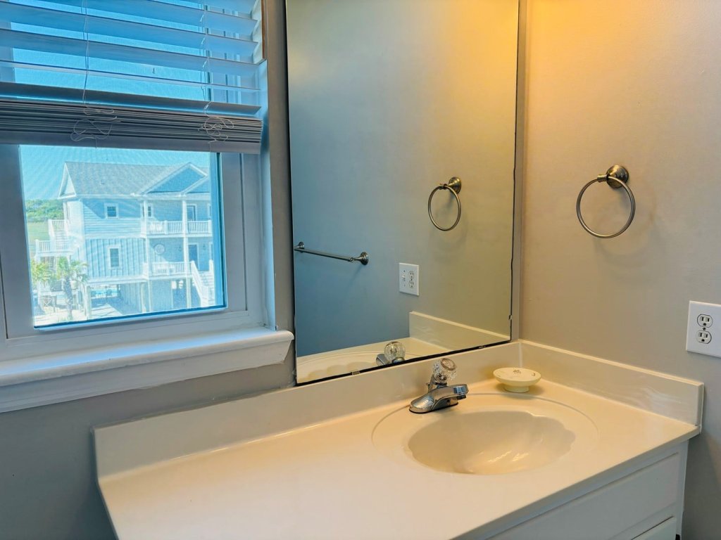 Nothin but Nett / 951 Ocean Blvd West Vacation Rental in Holden Beach - RedAwning