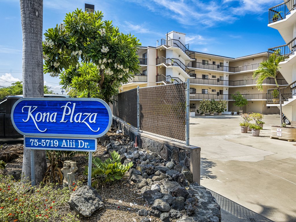 Kona Plaza#215 Vacation Rental in Kailua Kona - RedAwning